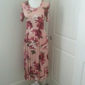 Lightweight floral dress with pockets
